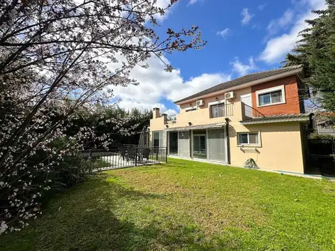 Casa en Venta con 4 cocheras