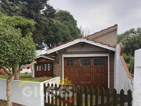 Venta de Casa 4 Amb.  en Santa Clara Del Mar  Ubicada a 400 Mts. de la playa