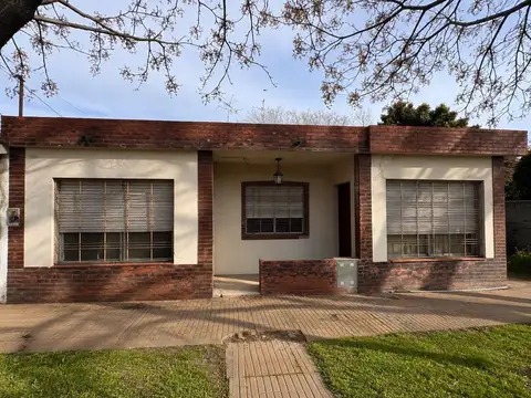 Casa 4 ambientes con 1 baño