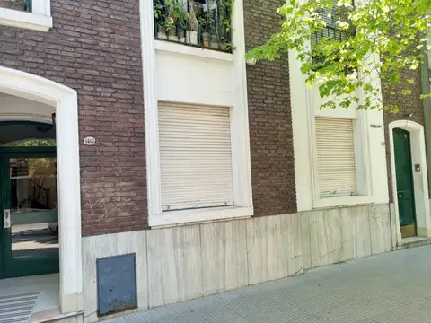 PH COMO NUEVO, AL FRENTE TOTALMENTE INDEPENDIENTE, APTO PROFESIONAL, EN CABALLITO RESIDENCIAL, SUPER LUMINOSO, VEALO 
