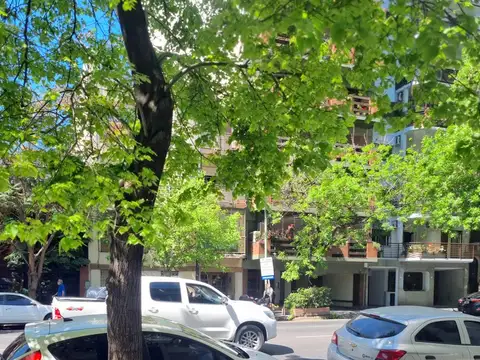 PH COMO NUEVO, AL FRENTE TOTALMENTE INDEPENDIENTE,  EN CABALLITO RESIDENCIAL, SUPER LUMINOSO, VEALO