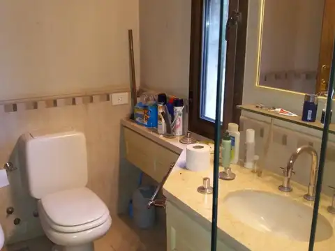 Importante propiedad con Jardín y Pileta - Funes