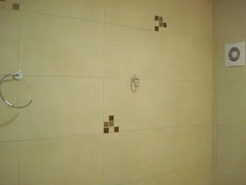 Reconquista 100, Piso 4