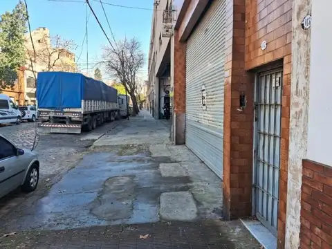 Planta industrial/comercial con salida a 2 calles