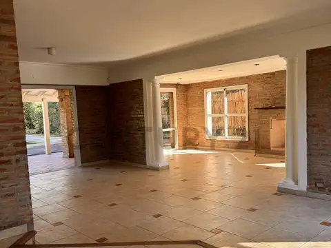 Casa en Venta con 2 cocheras