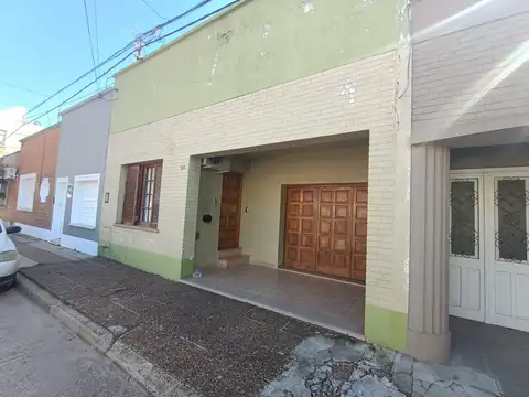 Casa céntrica en  venta ubicada en calle L. n. Palama casi Roca