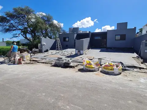 Casas a estrenar en venta en loteo COUNTRY DEL NORTE zona acceso norte