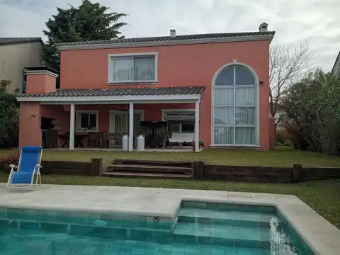 Casa en Alquiler de 4 dormitorios