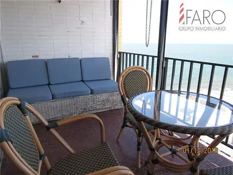 Apartamento en Península 2 dormitorios con muy linda vista a Playa Brava