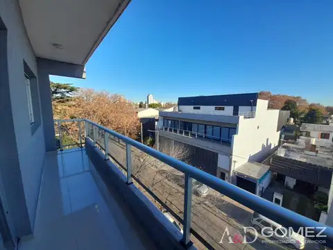 NUEVO VALOR  - AMPLIO 3 AMB CON COCHERA - DOBLE BALCON AL FRENTE