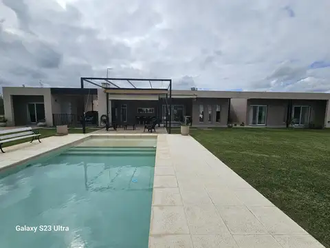 VENTA DE CASA EN COMARCAS DE LUJAN EN BARRIO SAN ROQUE