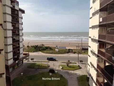 Dos ambientes con vista al mar en excelente ubicacion