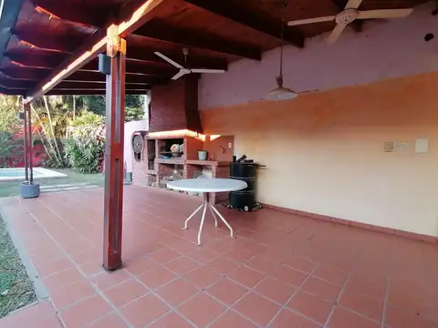 Casa en Venta con 3 cocheras