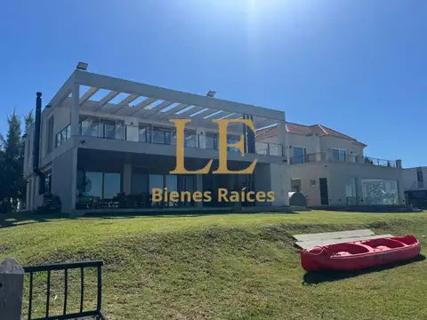 VENTA DE CASA EN EL NAUDIR A LA LAGUNA