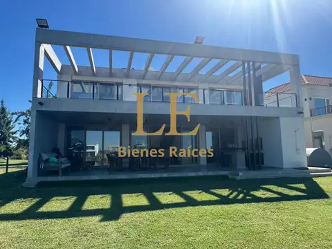 Casa en Alquiler de 4 dormitorios