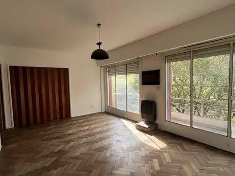 Depto Tipo Casa en Alquiler de 4 ambientes