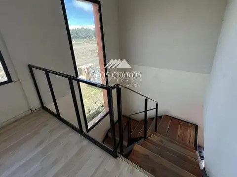VENTA - IMPECABLE GALPÓN  CON OFICINAS Y SALON DE VENTAS