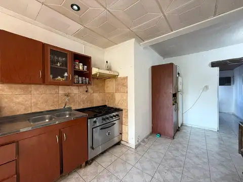 Casa 8 ambientes con 4 baños
