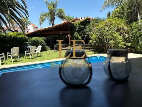 Casa en Venta con 3 cocheras