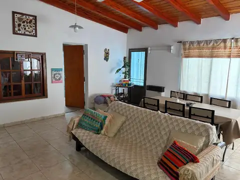 Casa 5 ambientes con 2 baños