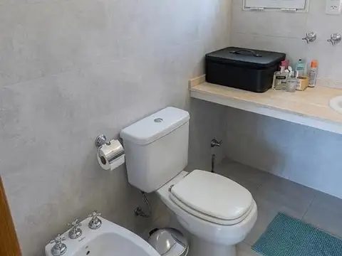 Casa en Alquiler con 2 cocheras