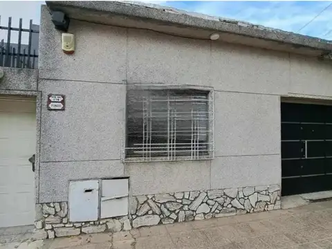 VENTA - CAS 3 AMB.- A RECICLAR + DTO. 3 AMB- VILLA LUZURIAGA