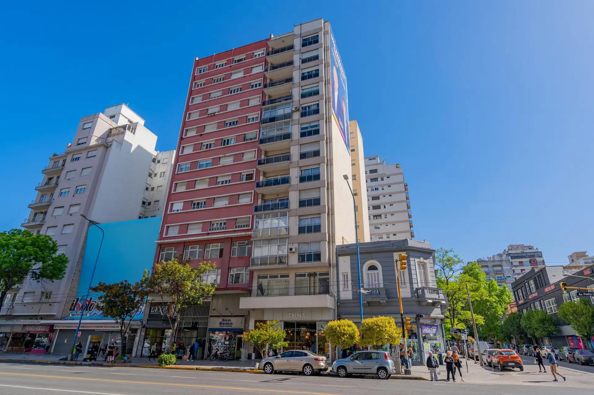 Piso sobre Av. Luro, en el Centro de Mar del Plata.