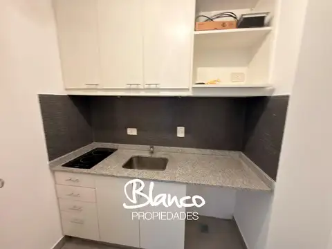 Oficina en Alquiler con 1 cochera
