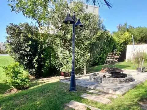 Casa en Venta con 4 cocheras