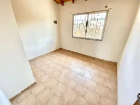Depto Tipo Casa en Venta en Castelar, USD 158.000