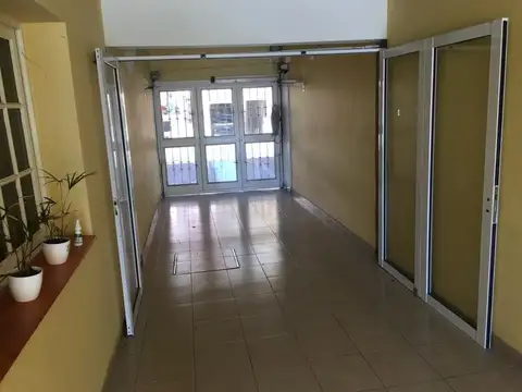 Casa en Venta con 4 cocheras