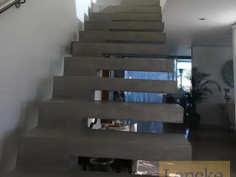 Casa en Venta en Albanueva, USD 2.200.000
