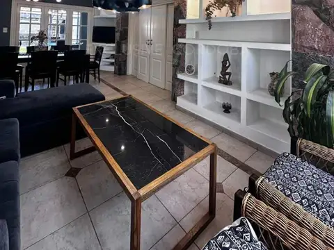 Casa 7 ambientes con 4 baños