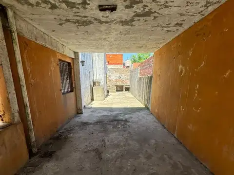 Casa 4 ambientes con 1 baño