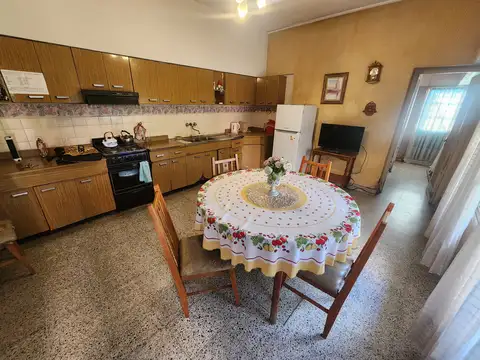 Casa en Venta con 3 cocheras