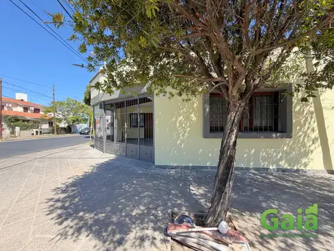 CASA EN CALLE LOS LAURELES  al 400 TRES CERRITOS (FERROVIARIO)