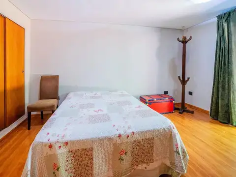 Casa en Venta con 8 cocheras