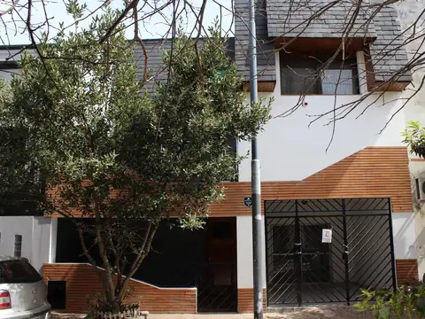 CASA EN VENTA 4 AMBIENTES EN LINIERS