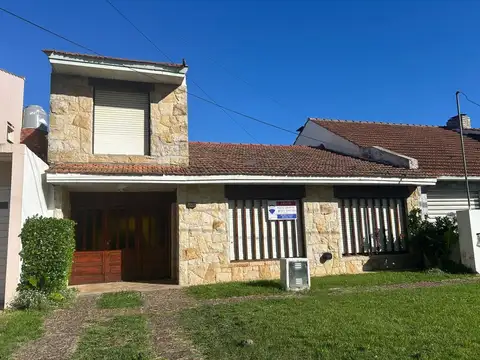 Casa 3 amb c/parque y cochera + depto de 2 amb 