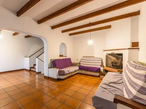 Casa 9 ambientes con 3 baños