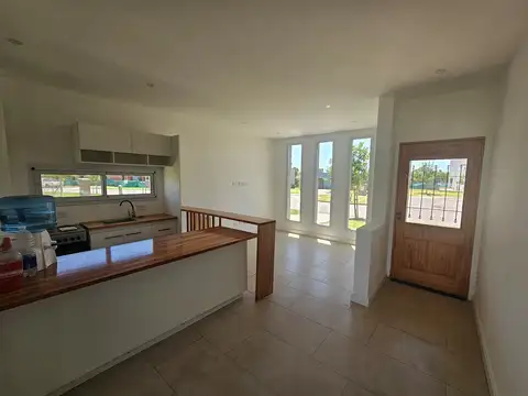 Casa en Venta en Pilar del Este - Santa Lucia, USD 149.000