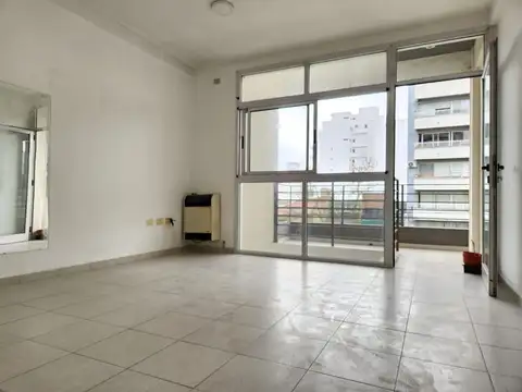 ¡Monoambiente con balcón al frente!