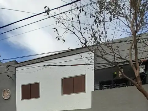 Departamento de 2 dormitorios con cochera, excelente ubicación