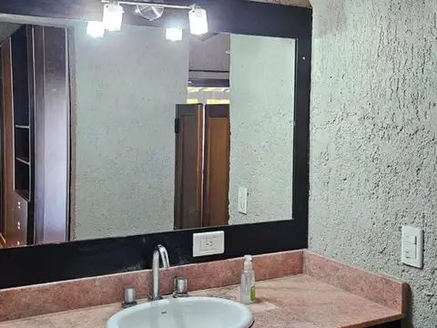 CASA (CON CASA ANEXA) SOBRE RUTA 82 - LUJAN DE CUYO