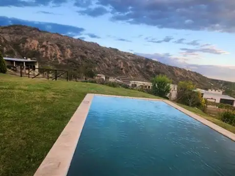 CASA (CON CASA ANEXA) SOBRE RUTA 82 - LUJAN DE CUYO