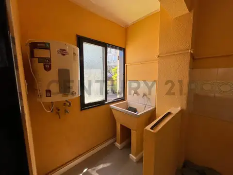 Venta de PH tipo departamento desarrollado en un PRIMER PISO x ESCALERA.