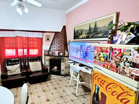 Casa 4 ambientes con 2 baños