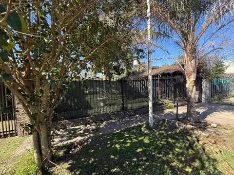 VENTA CASA 3 AMBIENTES PILETA PARQUE