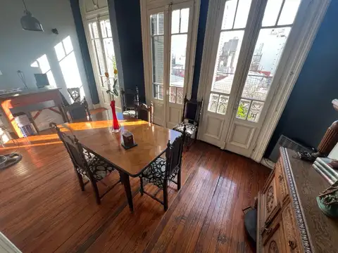 Departamento de categoria en venta. 3 o 4 ambientes. Dos baños. Reciclado. APTO CREDITO. Montserrat