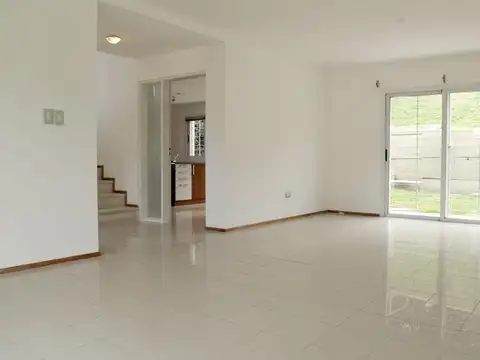 VENTA CASA EN ARGUELLO 3 DORMITORIOS CON PILETA 